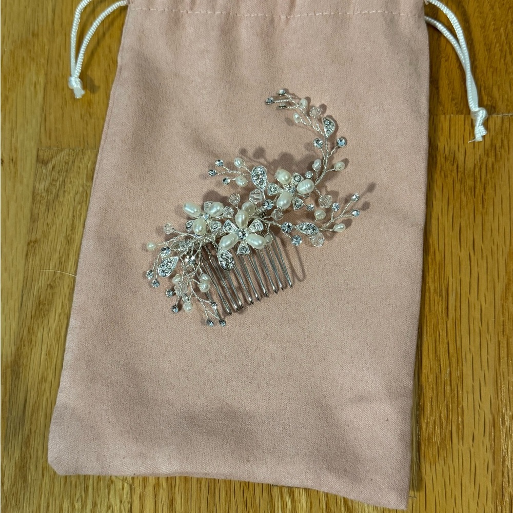 Chic Silver Floral Hair Comb with Crystal Details